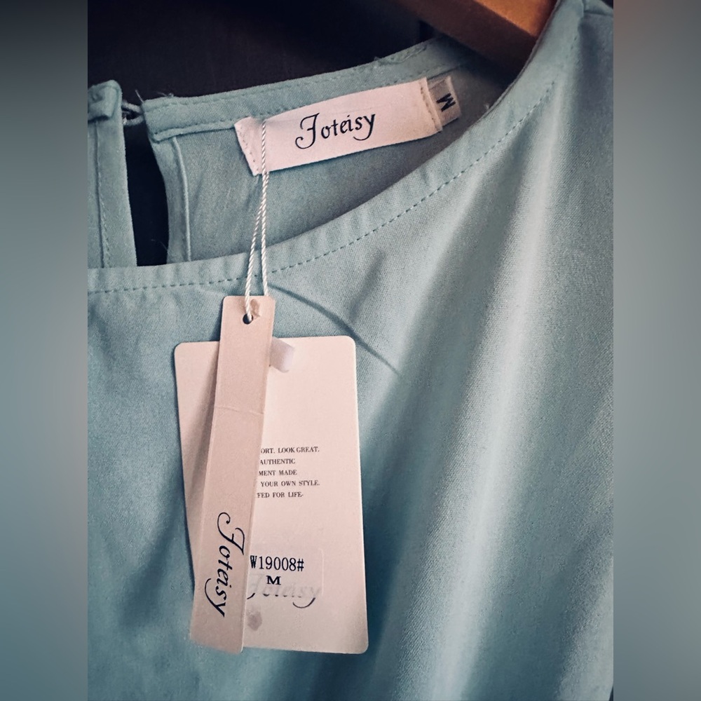 NWT. Sz MED. Pale Blue Foteisy short romper. rounded neck, batwing short sleeves - Picture 10 of 15